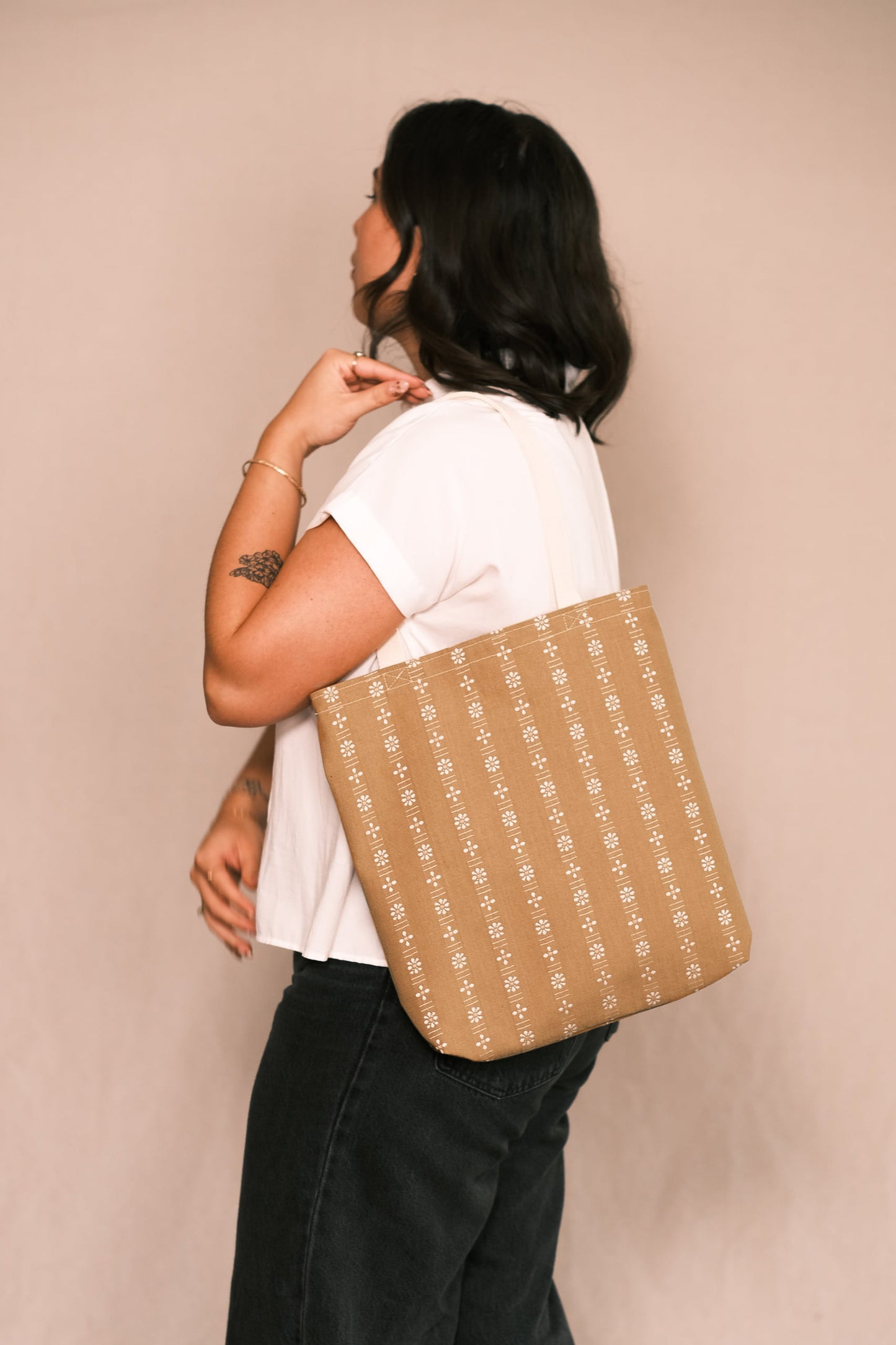Woven Daisy Tote