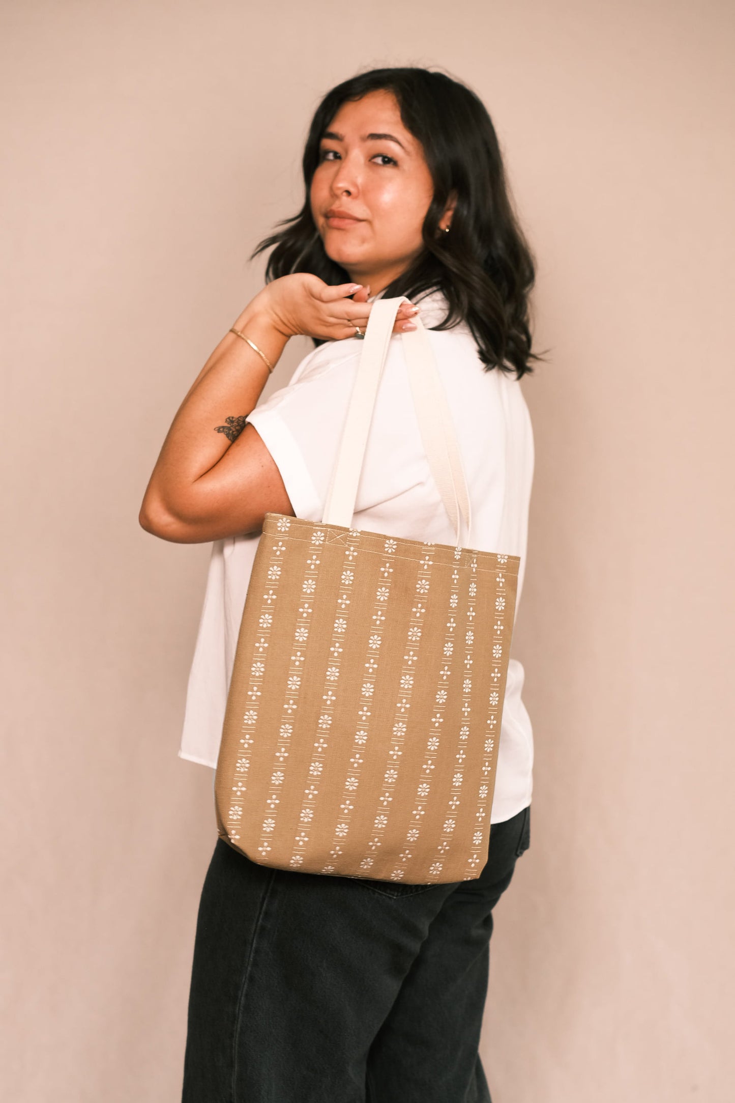 Woven Daisy Tote